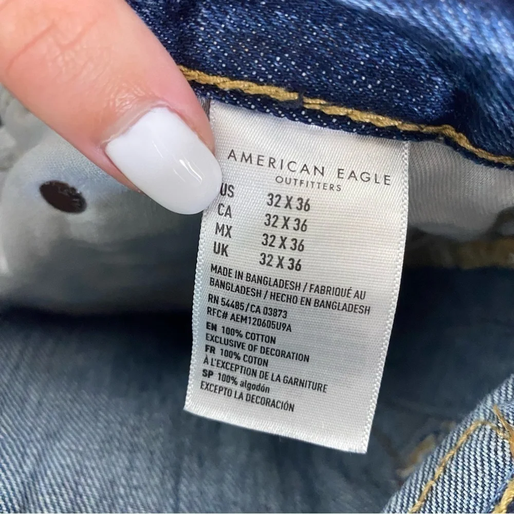 American Eagle Relaxed Taper Mens Distressed Denim Jeans